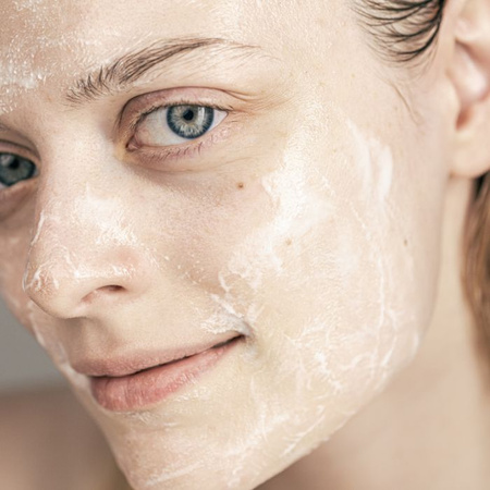 Saszetka Nawilżająca dermoemulsja do mycia twarzy z glukonolaktonem, ektoiną i kompleksem mikrobiotycznym