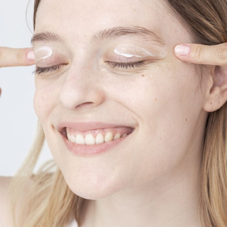 Liftingująco-ujędrniające serum-krem pod oczy i na powieki z peptydami i ceramidami