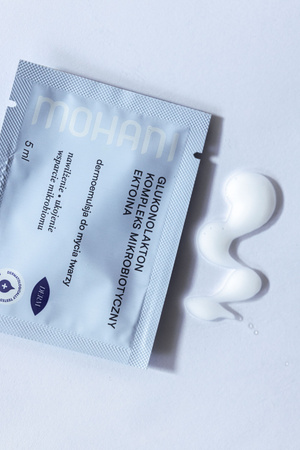 Saszetka Nawilżająca dermoemulsja do mycia twarzy z glukonolaktonem, ektoiną i kompleksem mikrobiotycznym